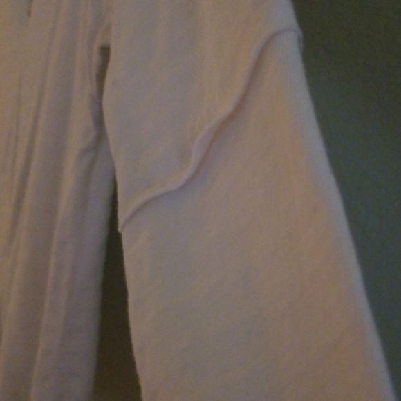 White shirt - Picture 4 of 6